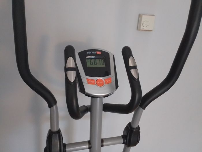 Cross trainer