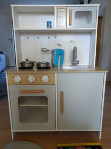 play kitchen