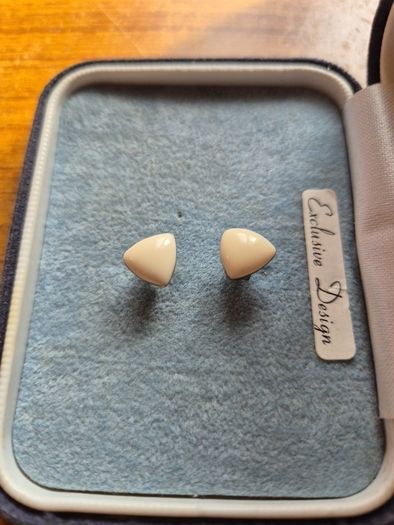 Vintage small white hypoallergenic earrings