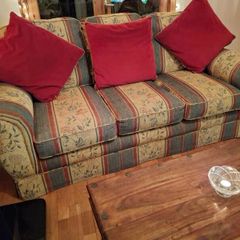 Couch 3 1 1 great condition only cleaned. Comfy.