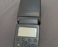 Yongnuo YN568EX Speedlite Flash Kit with Philips Charger & Rechargeable Batteries