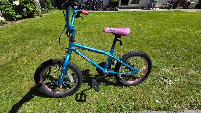 Apollo Roxie Kids 16 inch BMX Bike