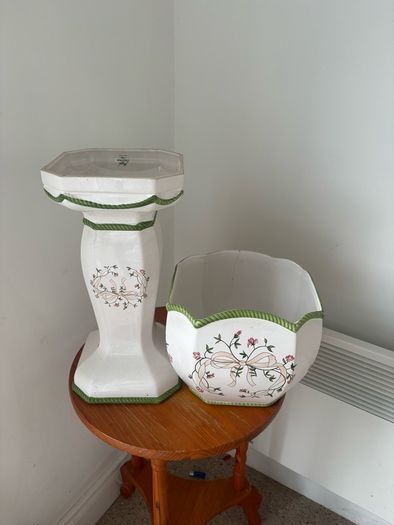 planter and pedestal stand set
