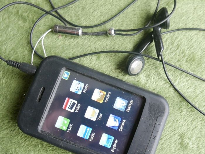 8GB MP4 Player Touch Screen FM Radio