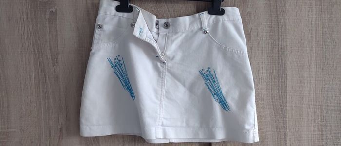 white mini skirt fits 6-8 worn twice