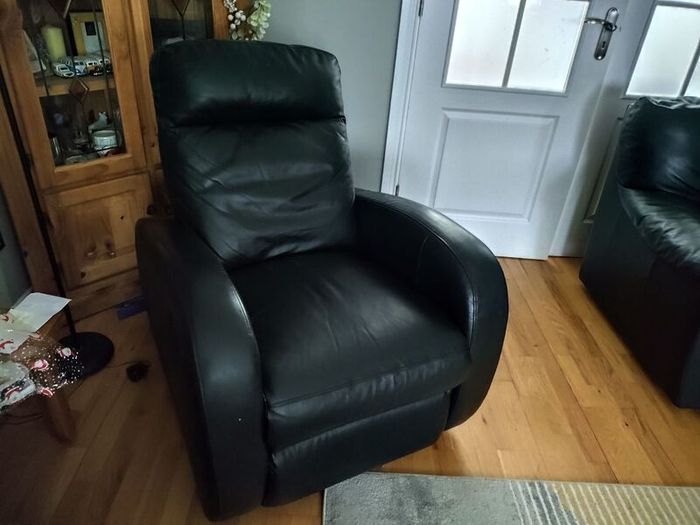 3,2,1 Italian black leather sofa