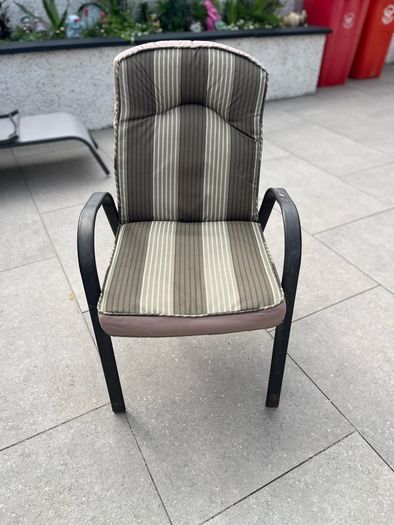 Garden chairs and cushions