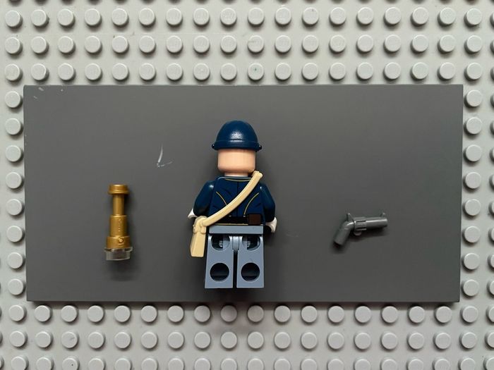lego Lone Ranger tlr020 Cavalry Soldier minifigure- Brown Eyebrows, Stubble