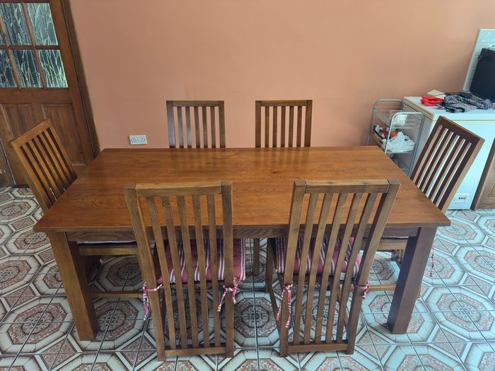Solid kitchen dining Table x 6 Chairs