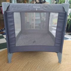 Baby travel cot