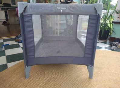 Baby travel cot