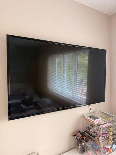 LG 49" 4K smart TV