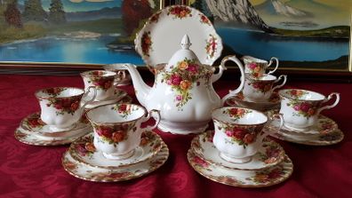22 Piece Royal Albert Old Country Roses Bone China Gold Gilt Tea Set With Tea Pot Made in England