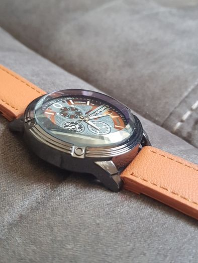 men watch