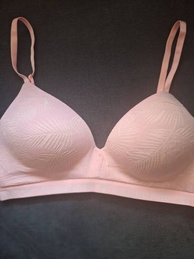 Victoria Secret Bras (6) .. 8.00 euro each or all 6 for 35.00 euro