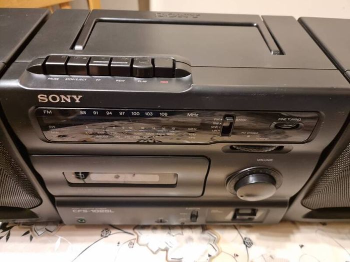 Vintage Classic Sony Radio Portable Boombox CFS - 1025L, Good working order.