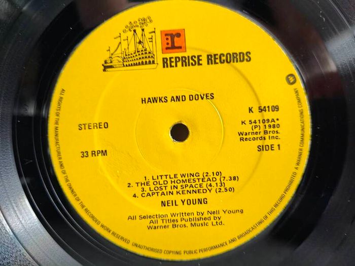 LP Vinyl Record - Neil Young - Hawks & Doves ( Irish Pressing )