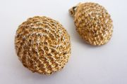 Fab large gold tone vintage earrings clip on