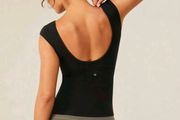 NEW Glowmode low back yoga top built-in bra. Size S/UK8