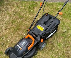 Worx lawnmower cordless (battery needed)
