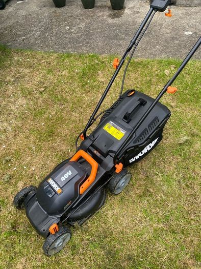 Worx lawnmower cordless (battery needed)