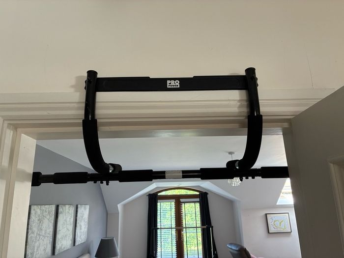 Pull up bar perfect condition