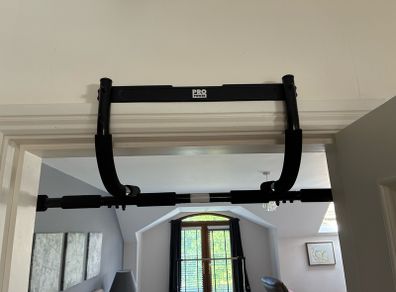 Pull up bar perfect condition