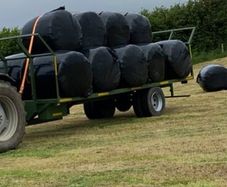 Bale trailer