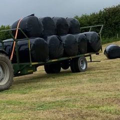 Bale trailer