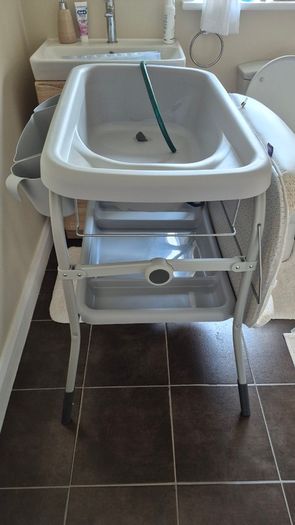 Chicco Cuddle & Bubble Comfort Baby Bath and Changing Table