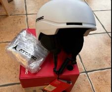 Atomic Four Junior Ski Helmet suits (5-7 yrs) Size S (51-55cm) Could Fit Bigger- can try on