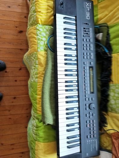 Roland XP-40 Synthesizer