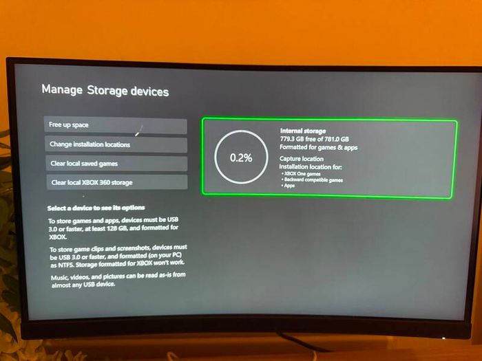 Xbox One S + 4 Games