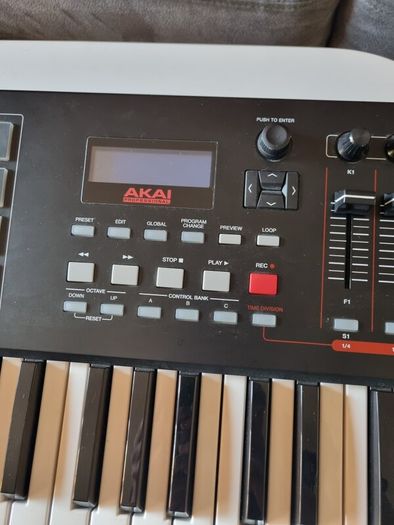 Akai MIDI Keyboard