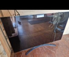 55 inch LG TV (crack on screen)