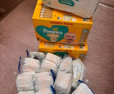 Pampers nappies (size 2)