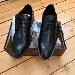 Men's formal shoes