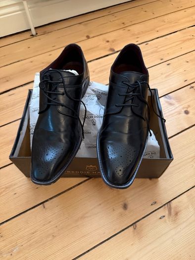Men's formal shoes