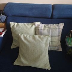 3 cushions