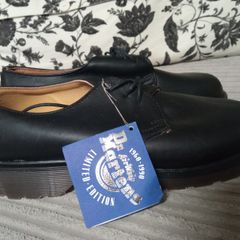 Dr. Martens girl/women boots