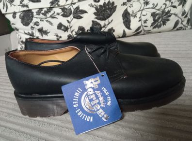 Dr. Martens girl/women boots