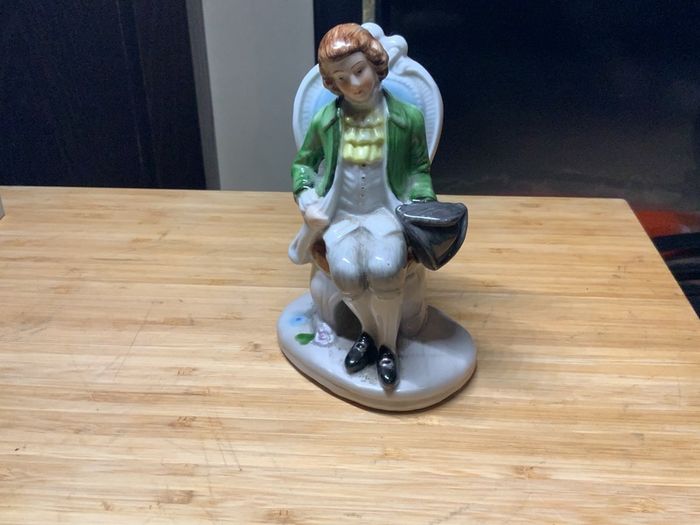 Figurines