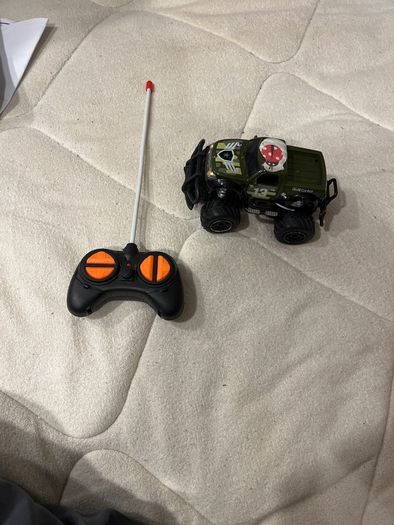 Kids 2 battery cars and 1 remote car