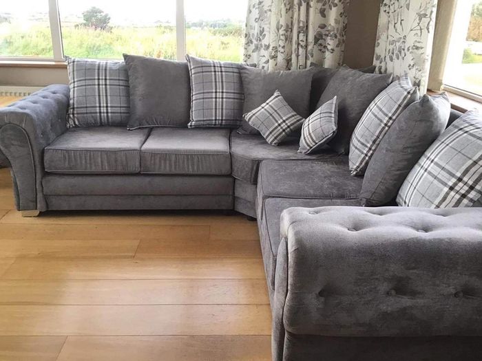 Massive Sale On Brand New Sofas. Multiple Stylist Options Available. Recliner,non Recliner, Leather And Fabric Couches