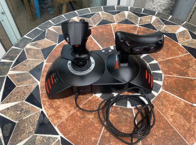 Thrust Master T-Flight hotas x v.2