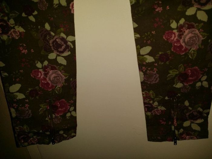 Brand new genuine Aniston skinny jeans with zips size UK14 EUR40/42 Postage included