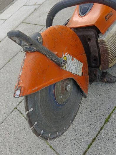 Stihl TS - 410 consaw with 12" inch diamond disc in excellent working condition, which starts half pull. Just had a full service.