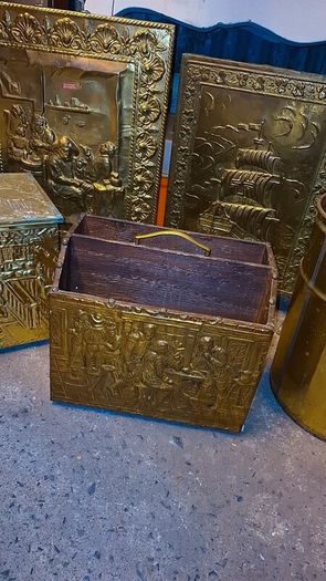 Vintage hammered brass fireside items..