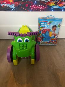 Mega blocks ride and chomp