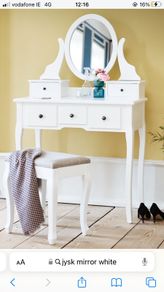 vanity table